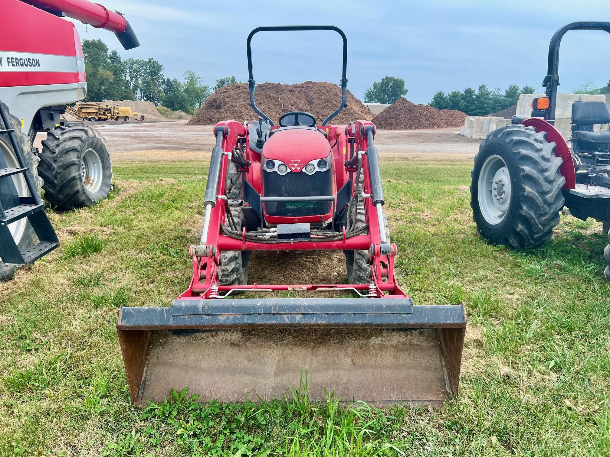 2016 Massey Ferguson 1736