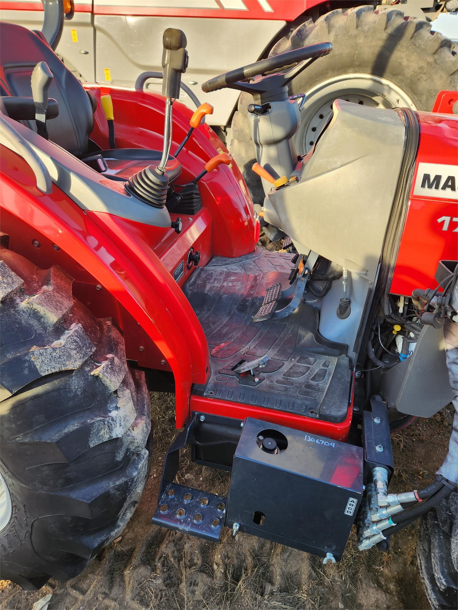 2016 Massey Ferguson 1736