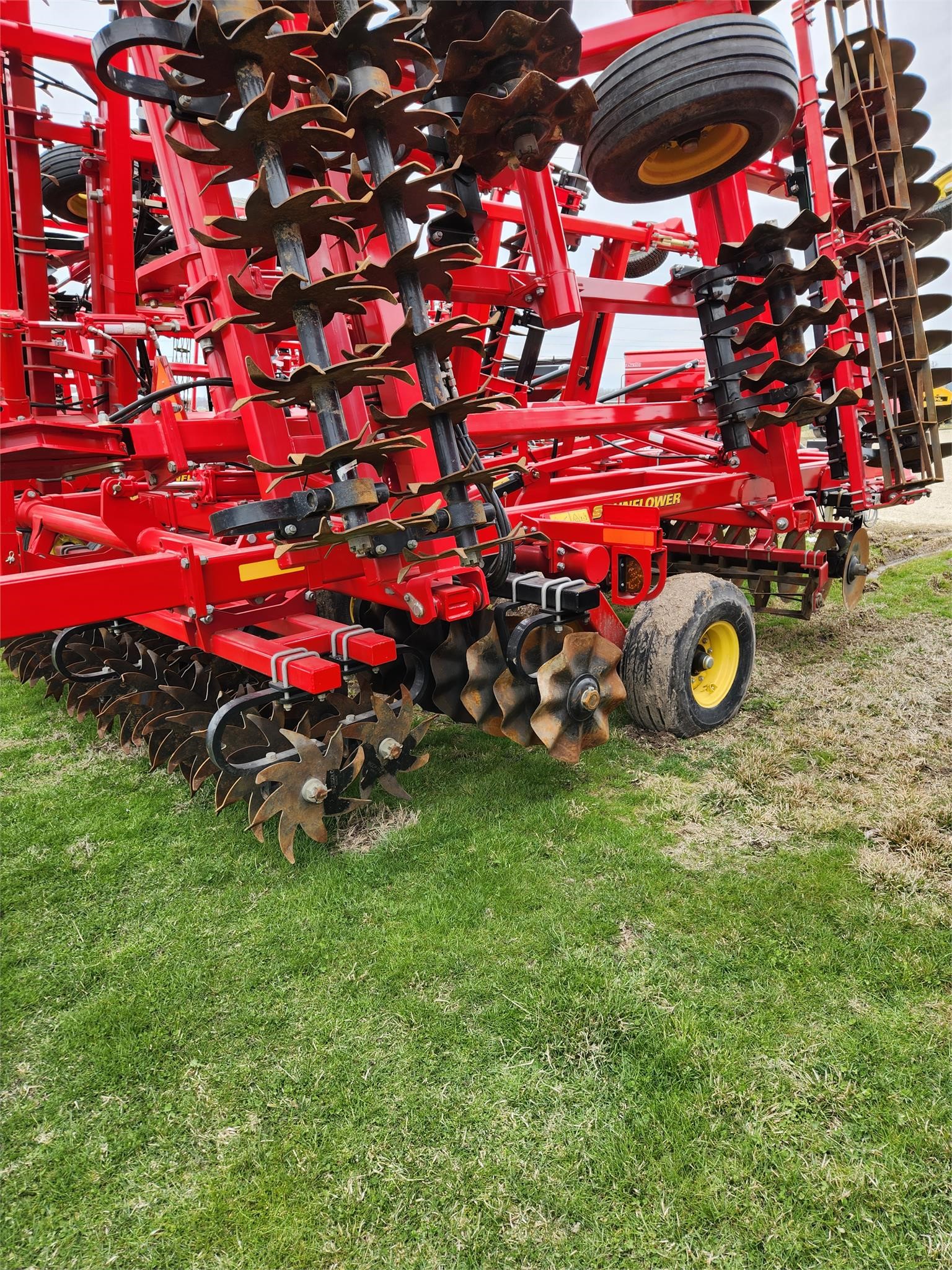 2022 Sunflower 6830-25