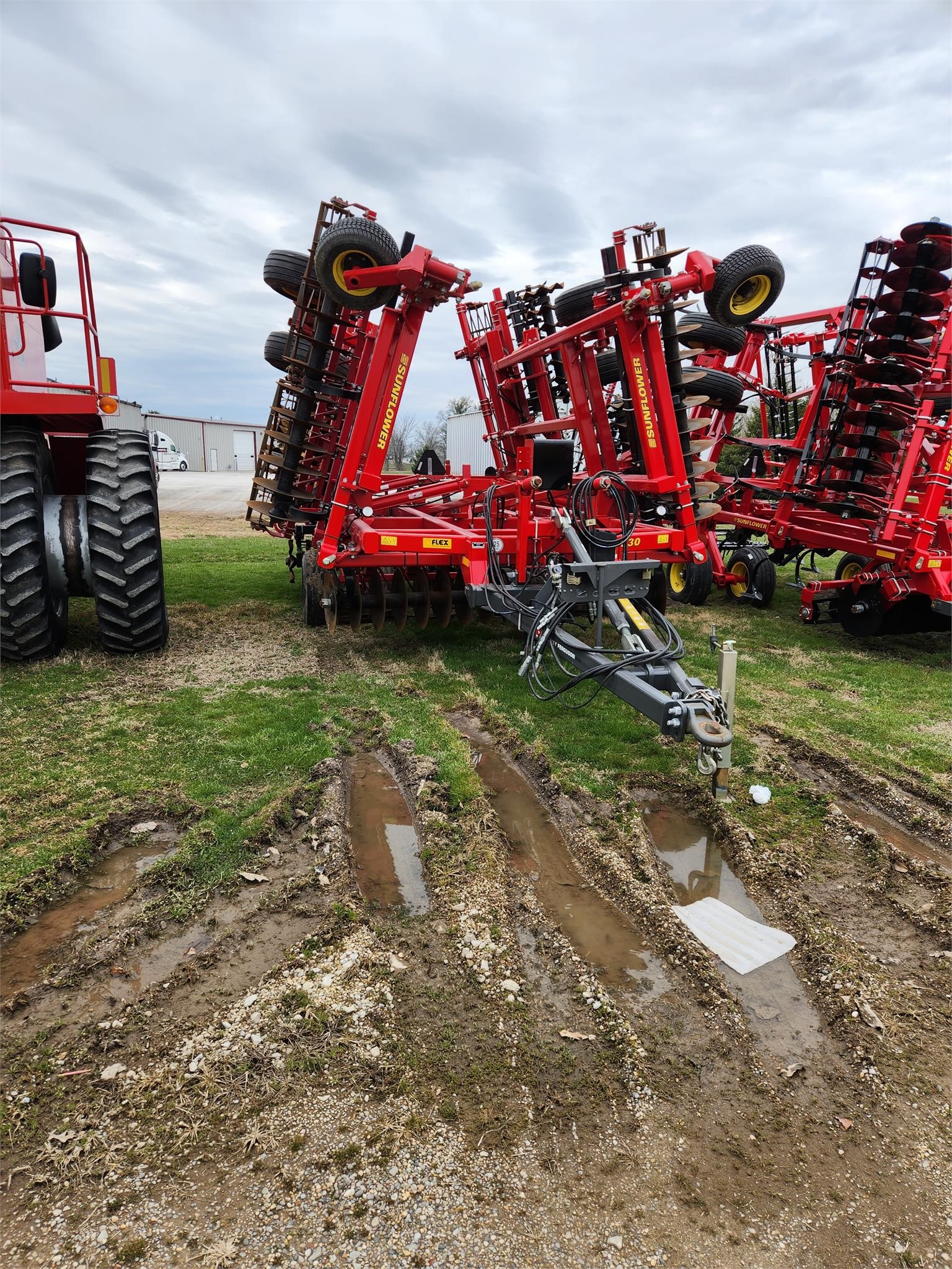 2022 Sunflower 6830-25