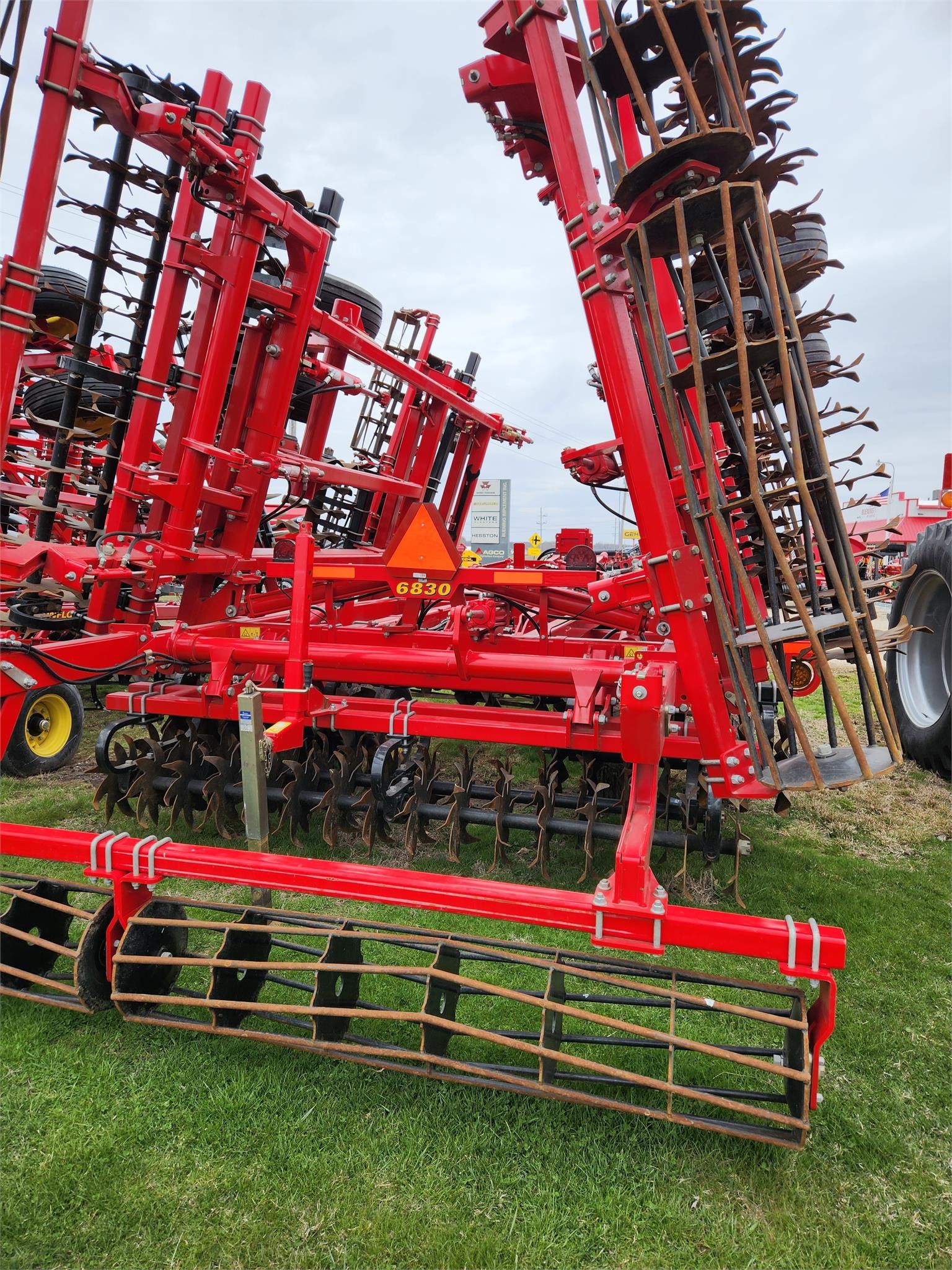 2022 Sunflower 6830-25