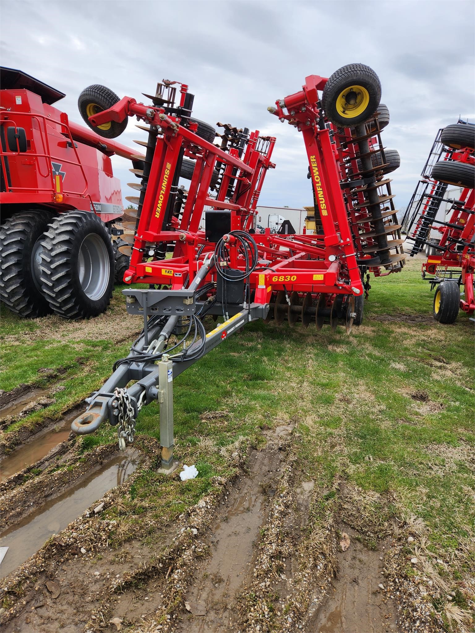 2022 Sunflower 6830-25