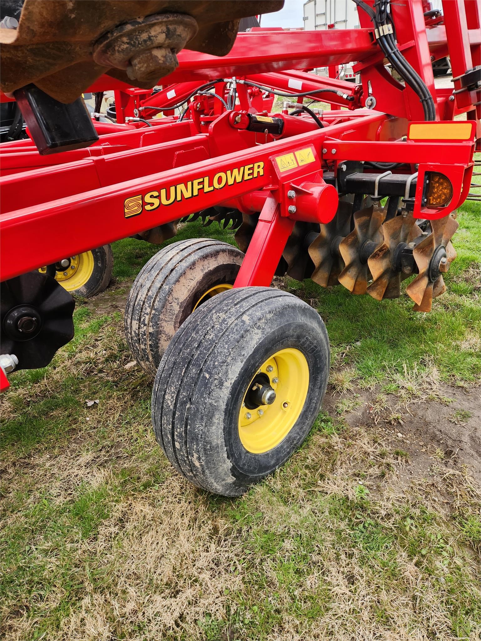 2022 Sunflower 6830-25
