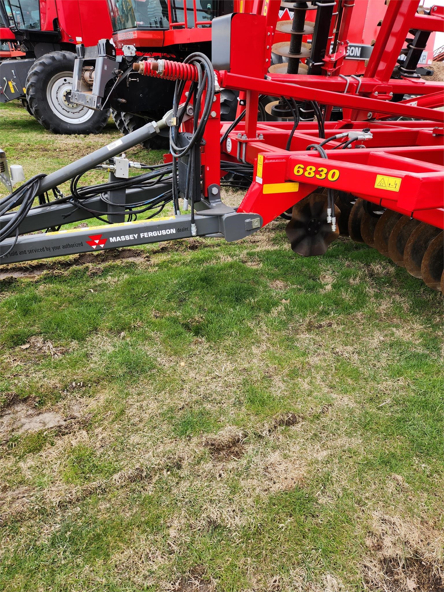 2022 Sunflower 6830-25