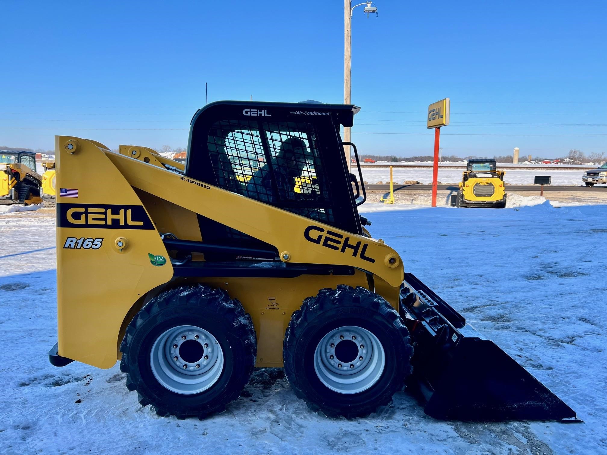2024 Gehl R165