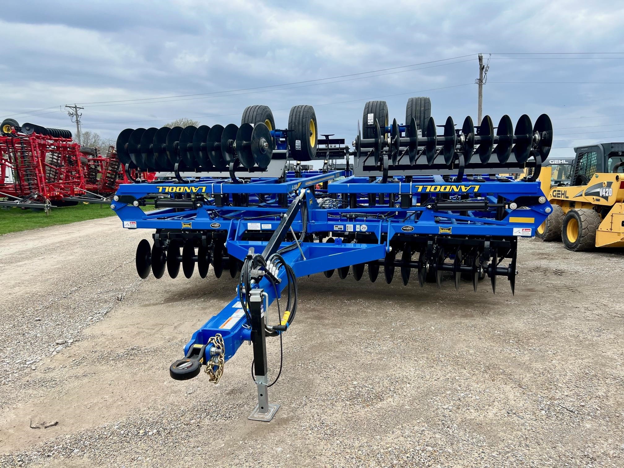2025 Landoll 877-30