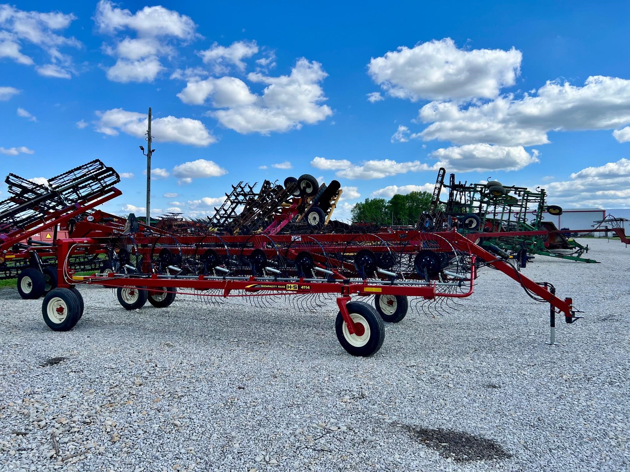 2025 H & S HC4114