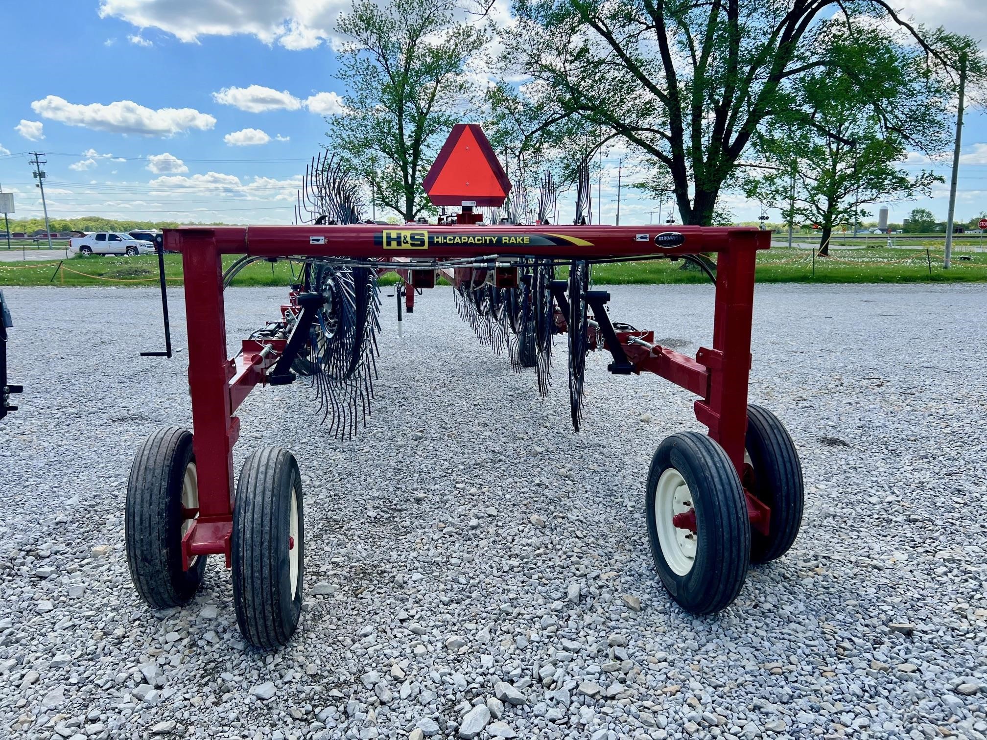2025 H & S HC4114