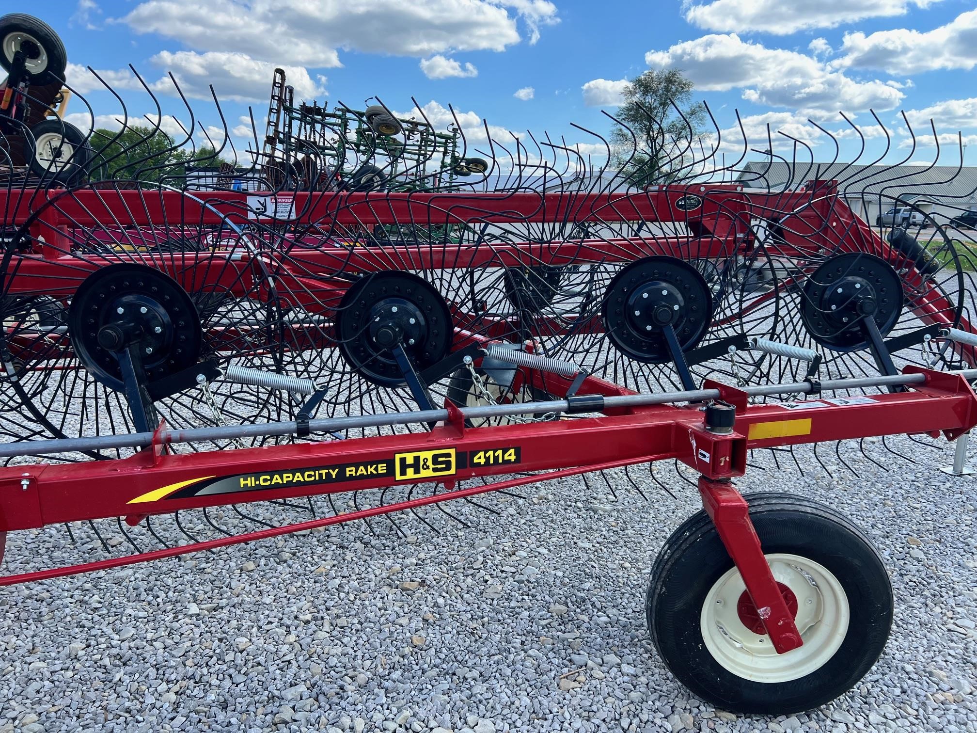 2025 H & S HC4114
