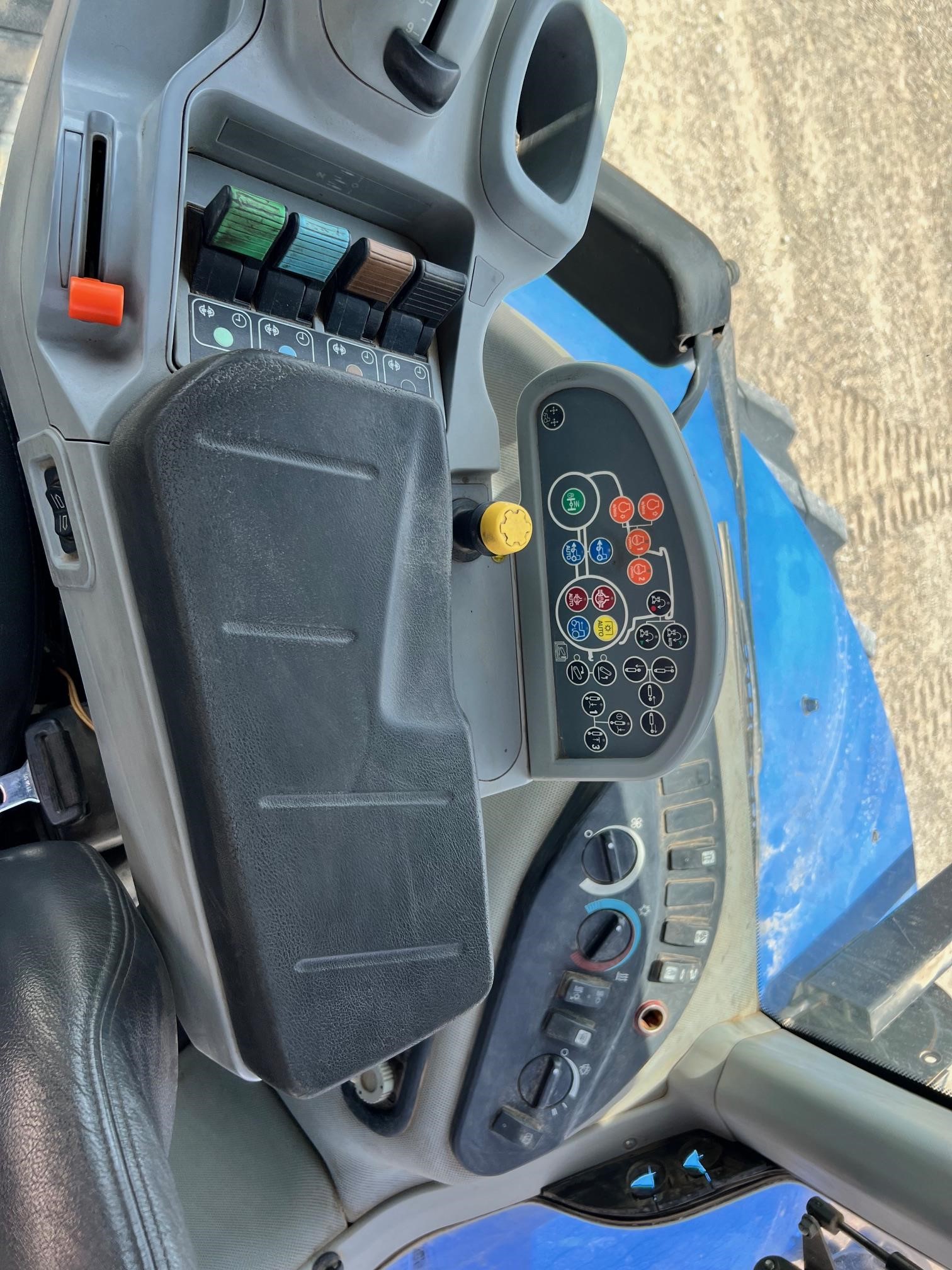 2012 New Holland T8.275