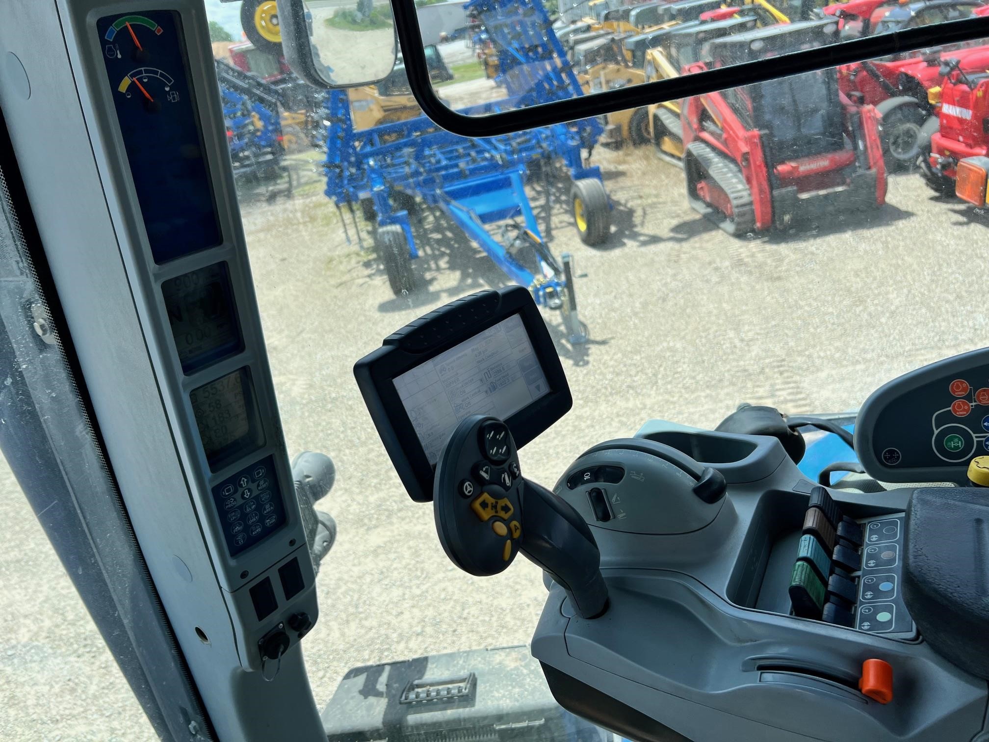 2012 New Holland T8.275