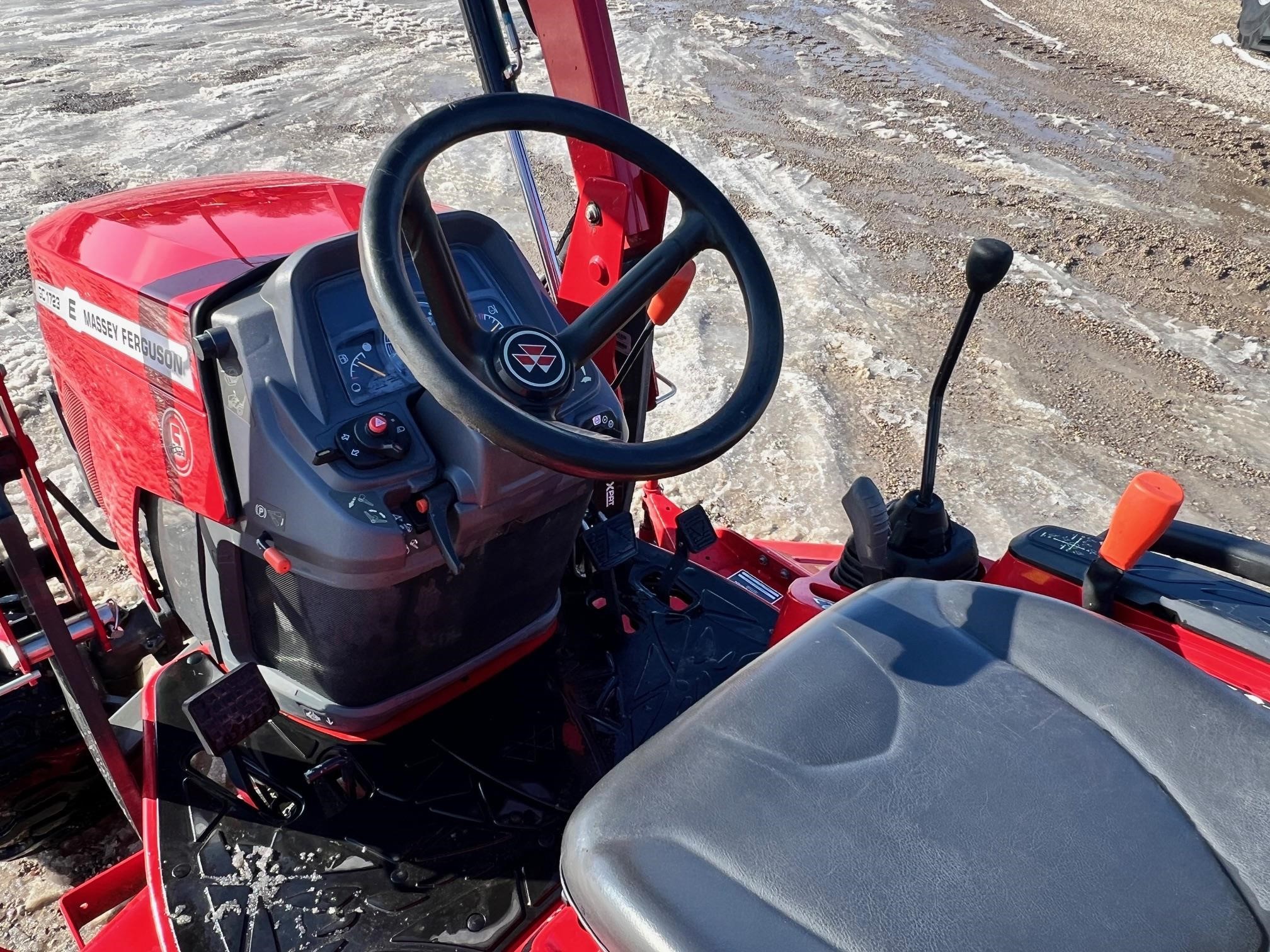 2022 Massey Ferguson GC1723E