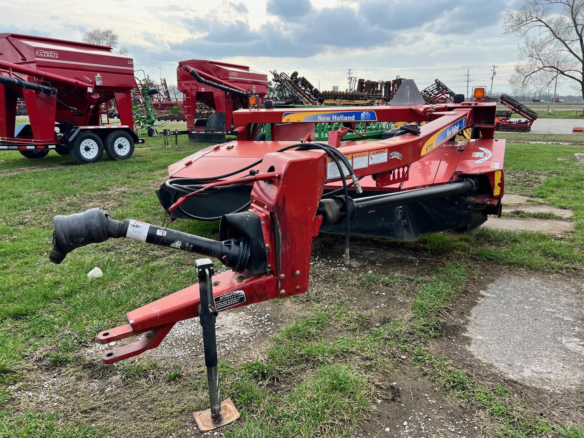 2010 New Holland H7230
