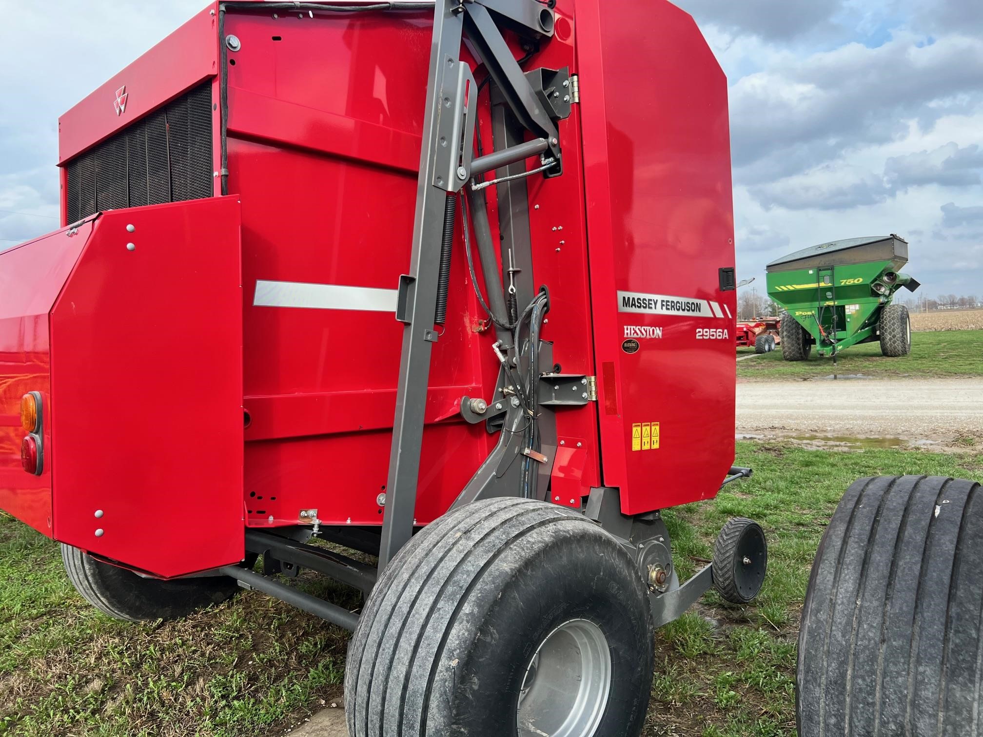 2022 Massey Ferguson 2956A