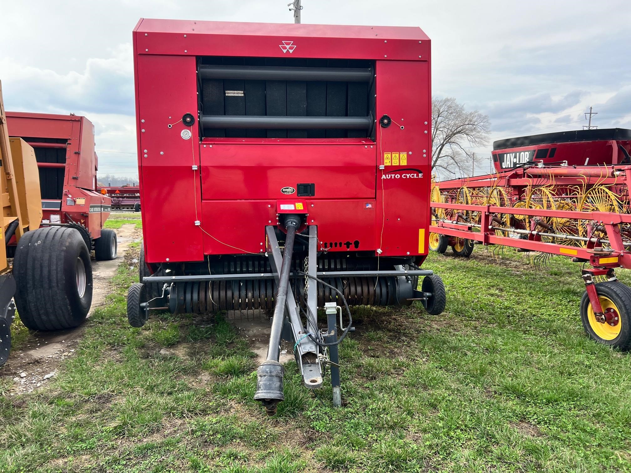 2022 Massey Ferguson 2956A
