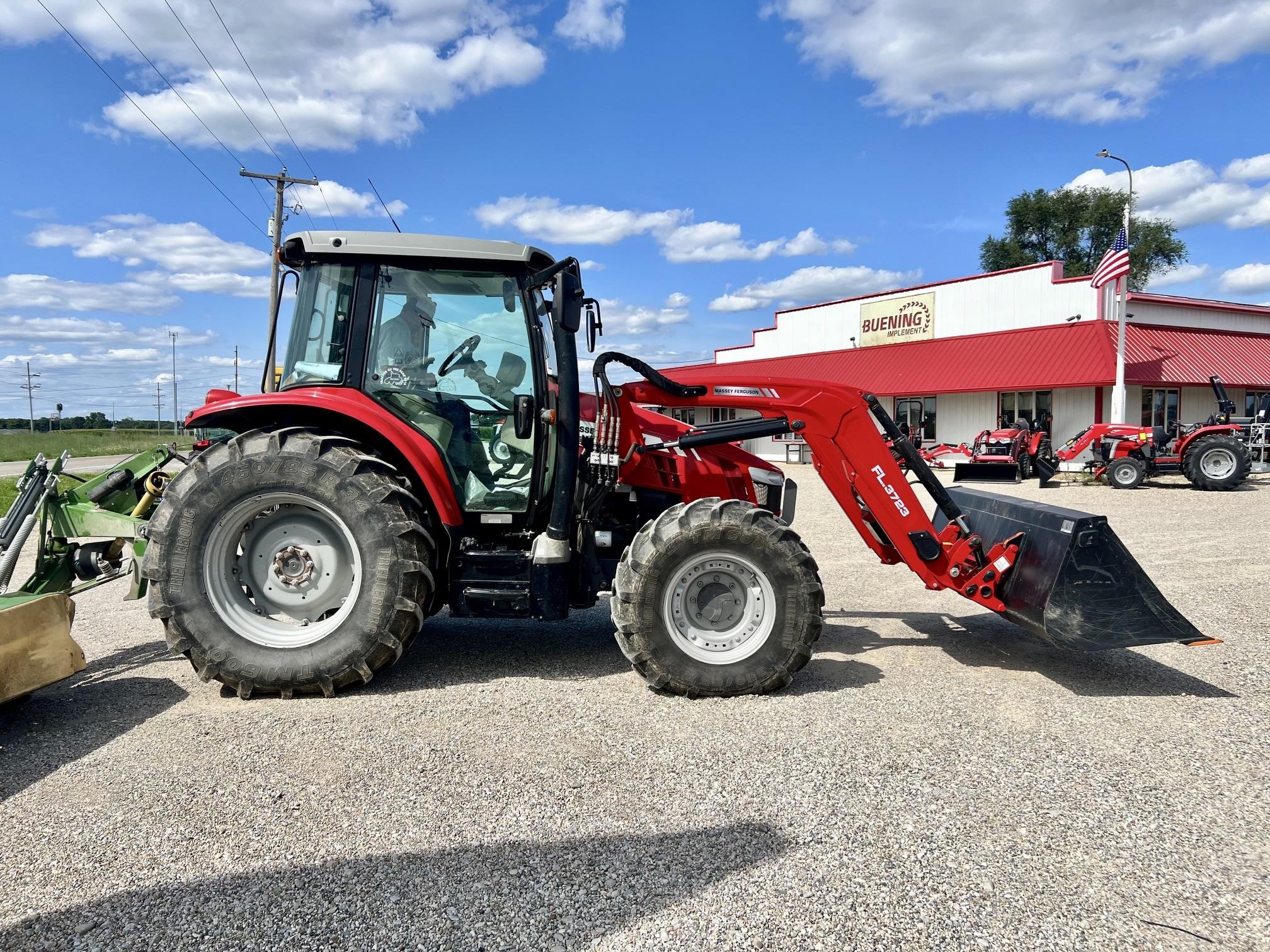 2017 Massey Ferguson 5713SL