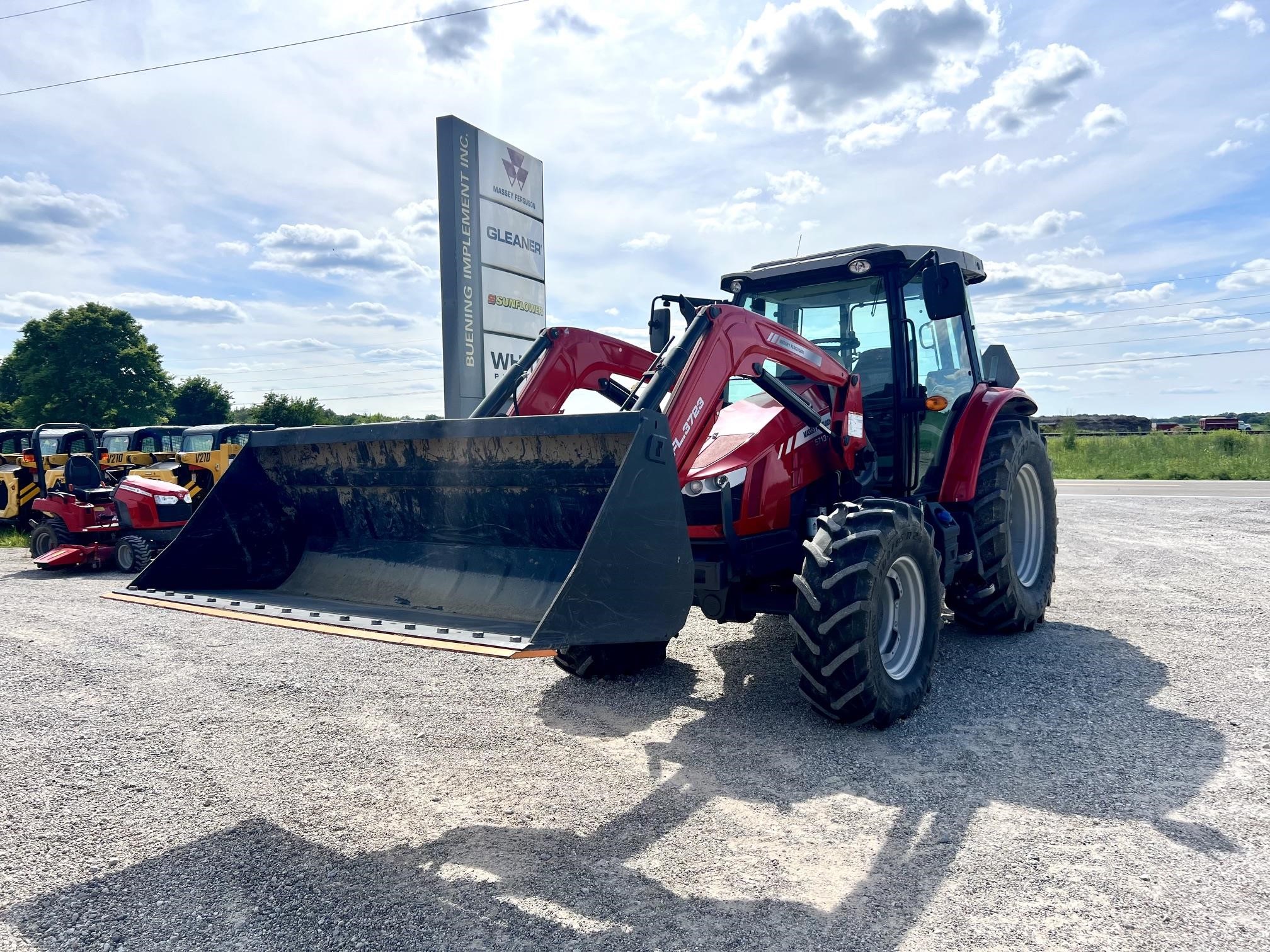 2017 Massey Ferguson 5713SL
