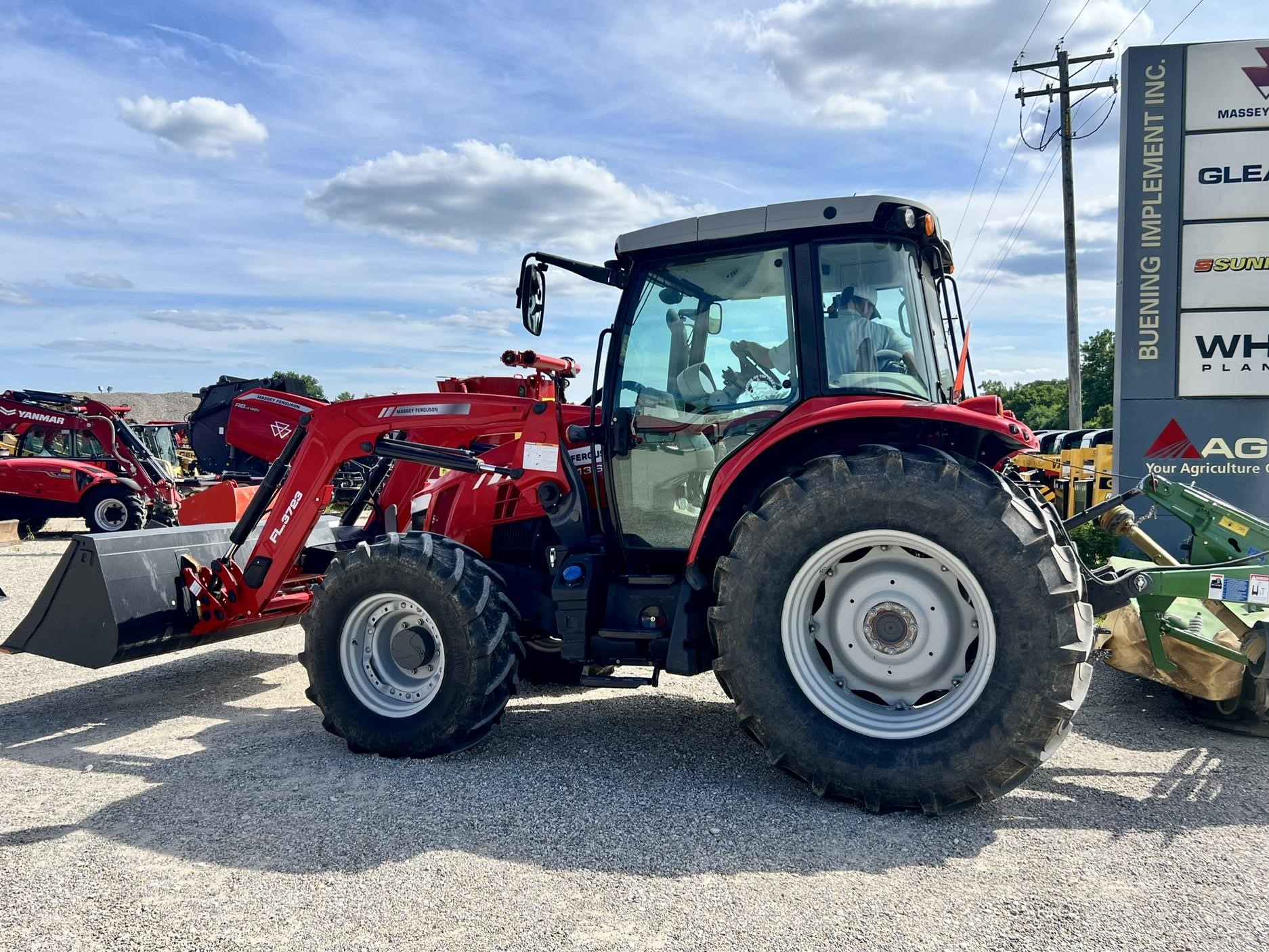 2017 Massey Ferguson 5713SL